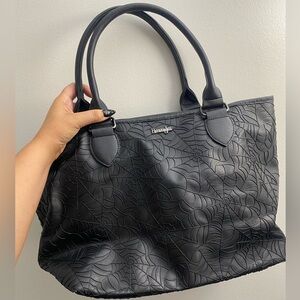Backstitch Bruja Spiderweb tote purse